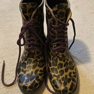 Jcrew leopard rain boots size 7. Super cute laces!